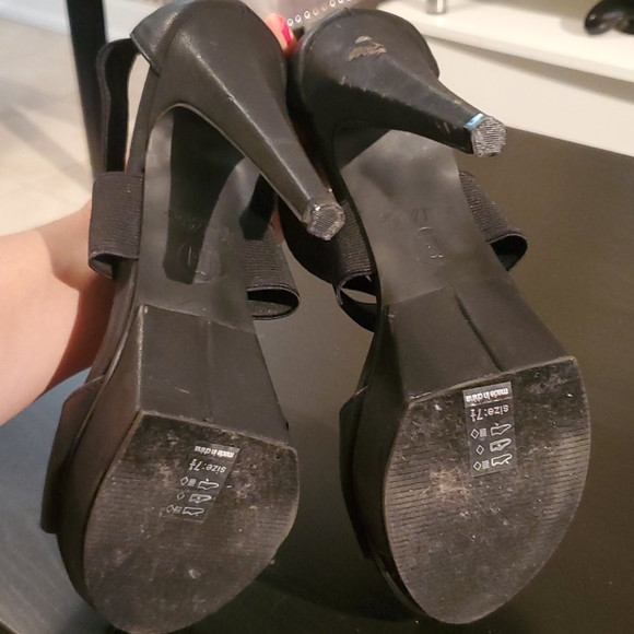 Black heels - Picture 4 of 5